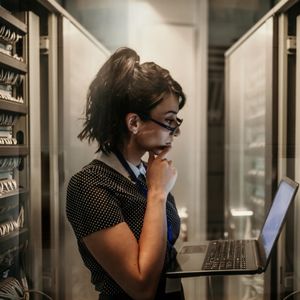 Elastic Cloud Server (ECS):